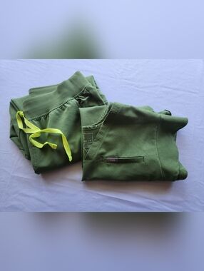 M/L FIGS Fern Green Set Retired Color